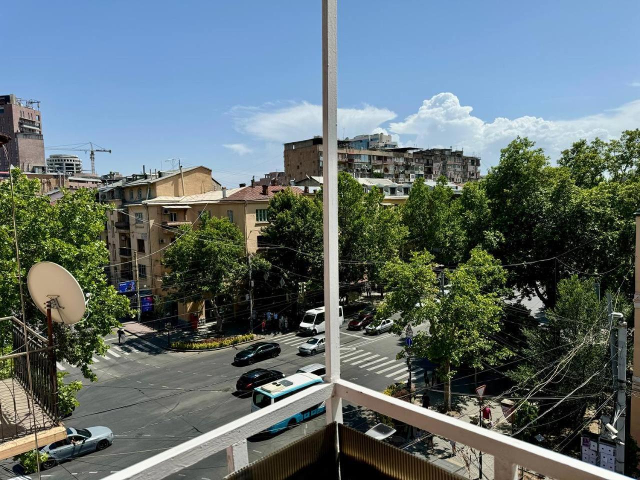 California Hostel Ереван Екстериор снимка