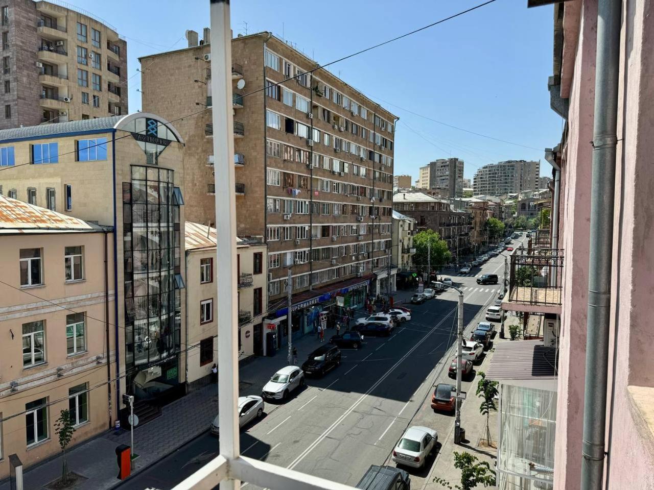California Hostel Ереван Екстериор снимка