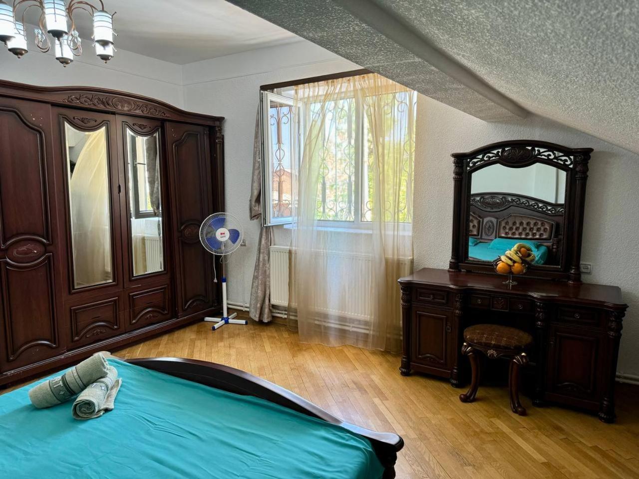 California Hostel Ереван Екстериор снимка