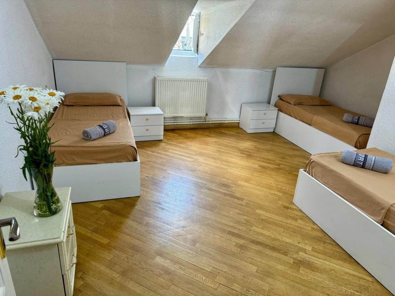 California Hostel Ереван Екстериор снимка