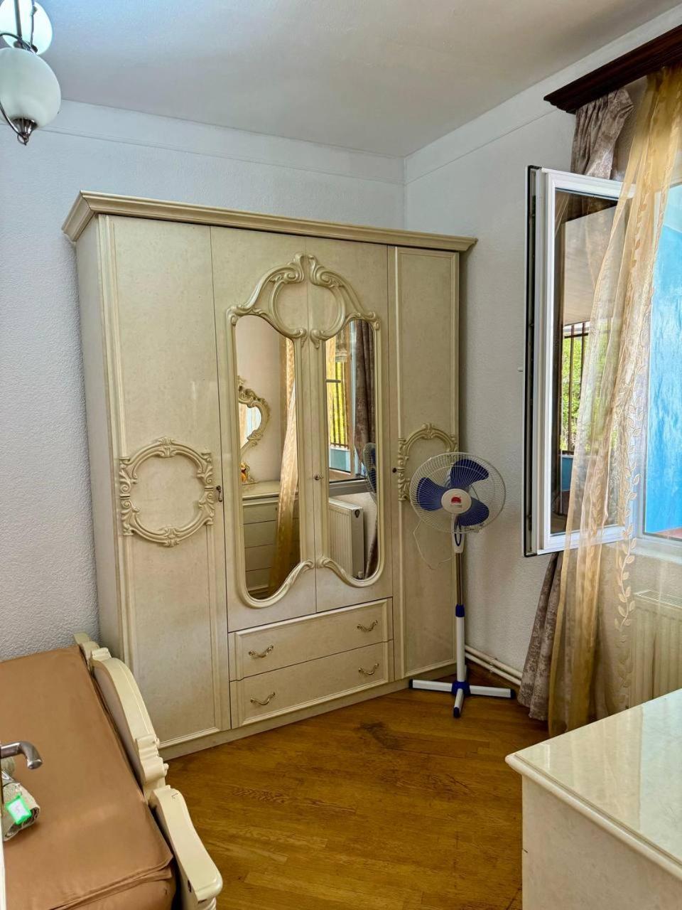California Hostel Ереван Екстериор снимка